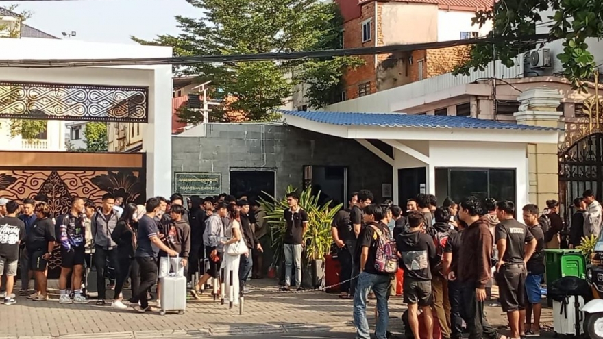 Indonesia hồi hương gần 1.500 lao động bất hợp pháp từ Campuchia trong tuần qua